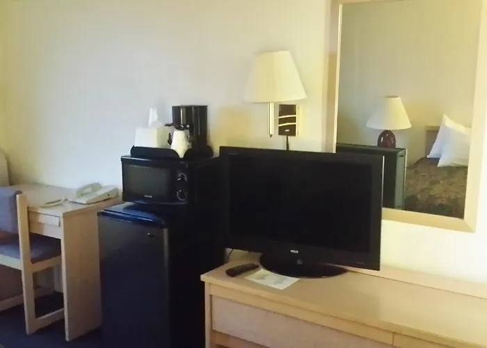 Motel America's Choice & 2*